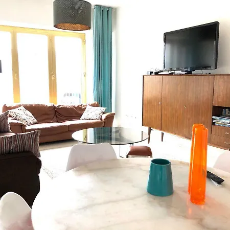 Daire Spacious Flat In The Heart Of The Center! Ideal For A Family!
